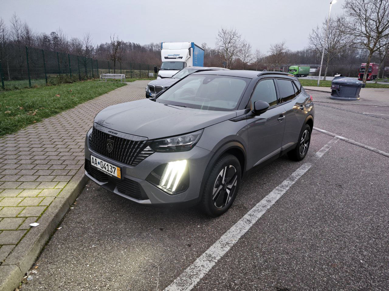 Peugeot 2008 cinzento